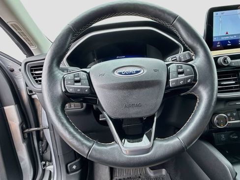 Certified 2022 Ford Escape Titanium w/ Titanium Elite Package AWD/4WD image 17