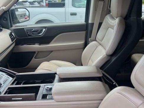 Used 2023 Lincoln Navigator L Reserve AWD/4WD image 15