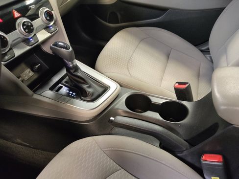 Used 2019 Hyundai Elantra SE FWD image 26