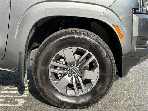 Certified 2025 Nissan Frontier SV image 27