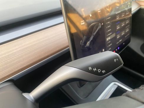 Used 2025 Tesla Model Y Long Range image 17