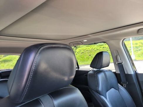 Used 2023 Honda Pilot Touring image 4