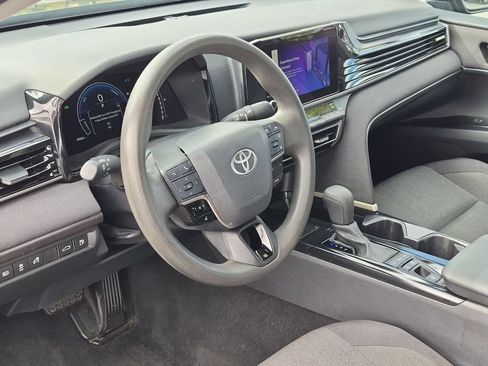 Used 2025 Toyota Camry Hybrid FWD image 15
