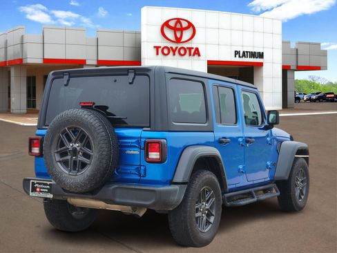 Used 2024 Jeep Wrangler Unlimited Sport AWD/4WD image 4