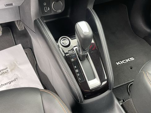 Used 2020 Nissan Kicks SR w/ SR Premium Package FWD image 23