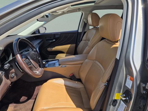 Used 2018 Lexus LS 500 w/ Accessory Package (Z2) image 12