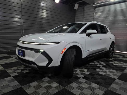 Used 2025 Chevrolet Equinox EV LT image 38