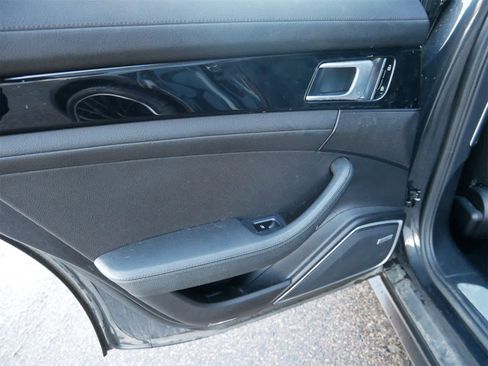 Used 2020 Porsche Panamera 4 image 12