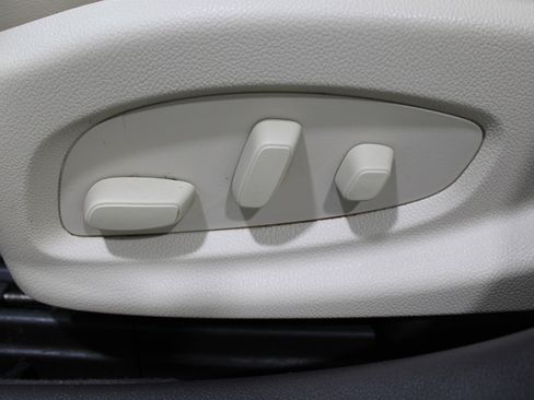 Used 2014 Buick LaCrosse Leather w/ Driver Confidence Package image 4