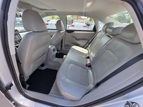 Used 2012 Volkswagen Passat 2.5 SE FWD image 11