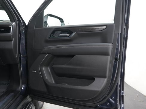 Used 2025 GMC Yukon Elevation AWD/4WD image 9