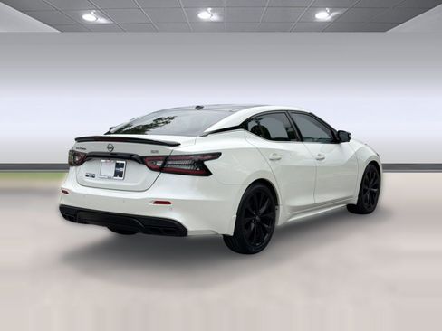 Used 2023 Nissan Maxima SR w/ Sport Mat Group FWD image 9
