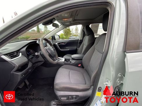 Certified 2021 Toyota RAV4 XLE w/ Convenience Package AWD/4WD image 31