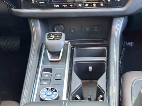 Used 2024 Nissan Pathfinder Platinum w/ Cargo Package image 21