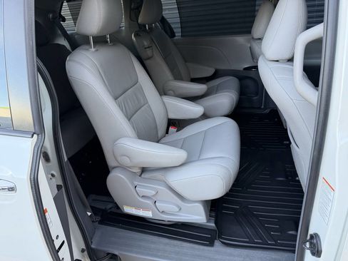 Used 2016 Toyota Sienna image 18
