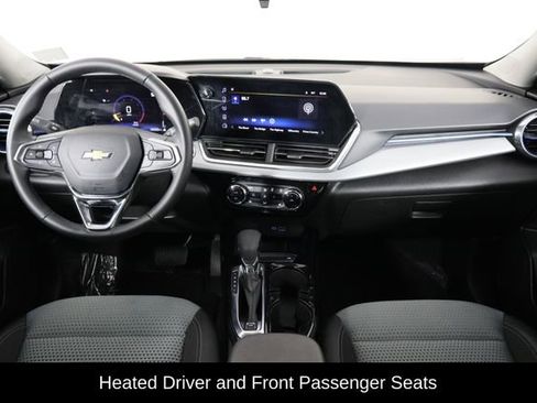 Used 2025 Chevrolet Trax LT w/ LT Convenience Package image 14