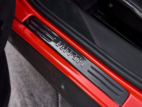 Used 2022 Ferrari SF90 Spider image 43