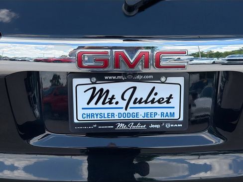 Used 2023 GMC Acadia SLT AWD/4WD image 12