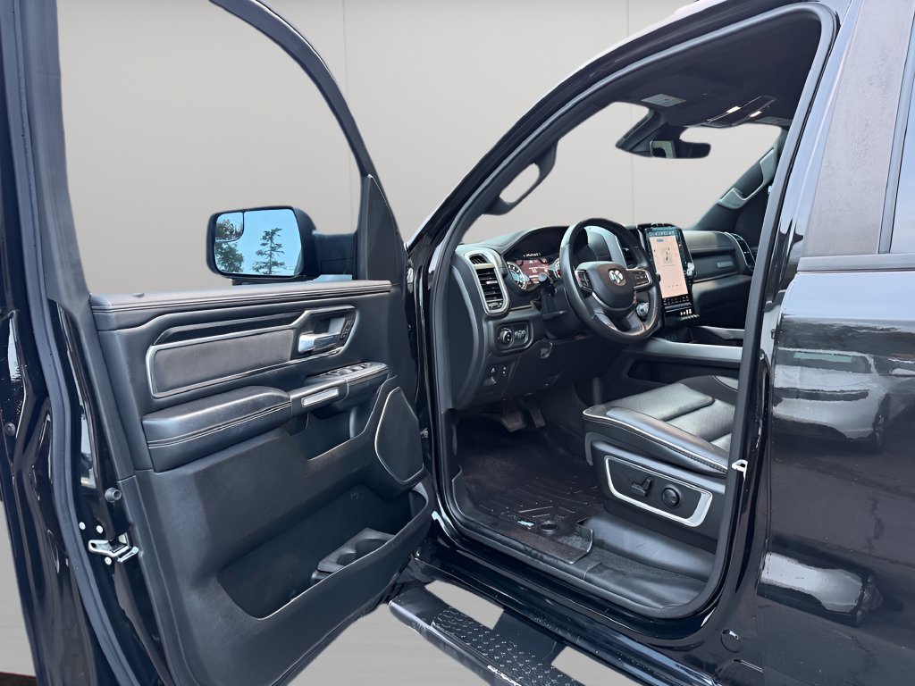 Used 2023 RAM 1500 Laramie AWD/4WD image 16
