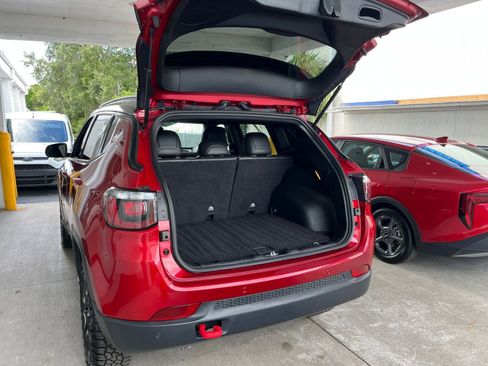 Used 2025 Jeep Compass Trailhawk image 31