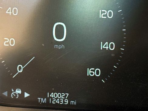 Used 2018 Volvo XC90 T6 Momentum w/ Momentum Plus Package image 29