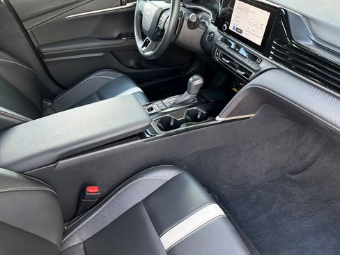 Used 2025 Toyota Camry SE FWD image 19