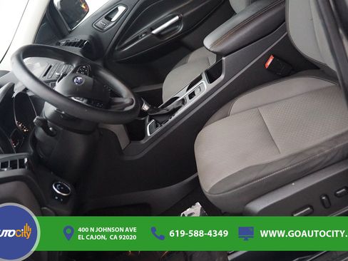Used 2017 Ford Escape SE FWD image 9