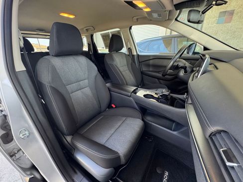Used 2025 Nissan Rogue SV FWD image 38