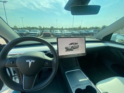 Used 2023 Tesla Model Y Long Range AWD/4WD image 10