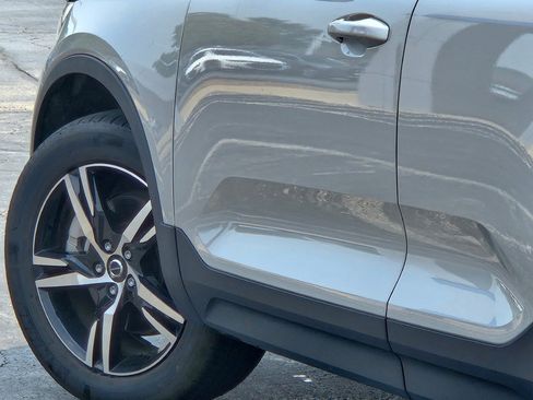 Used 2024 Volvo XC40 B5 Core image 16