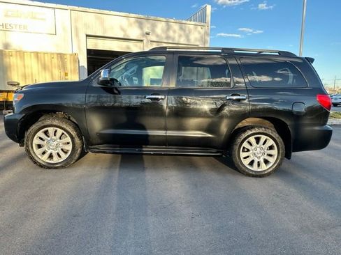 Used 2016 Toyota Sequoia Platinum AWD/4WD image 2