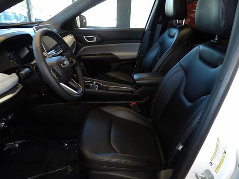 Used 2024 Jeep Compass Latitude w/ Sun and Sound Group AWD/4WD image 27