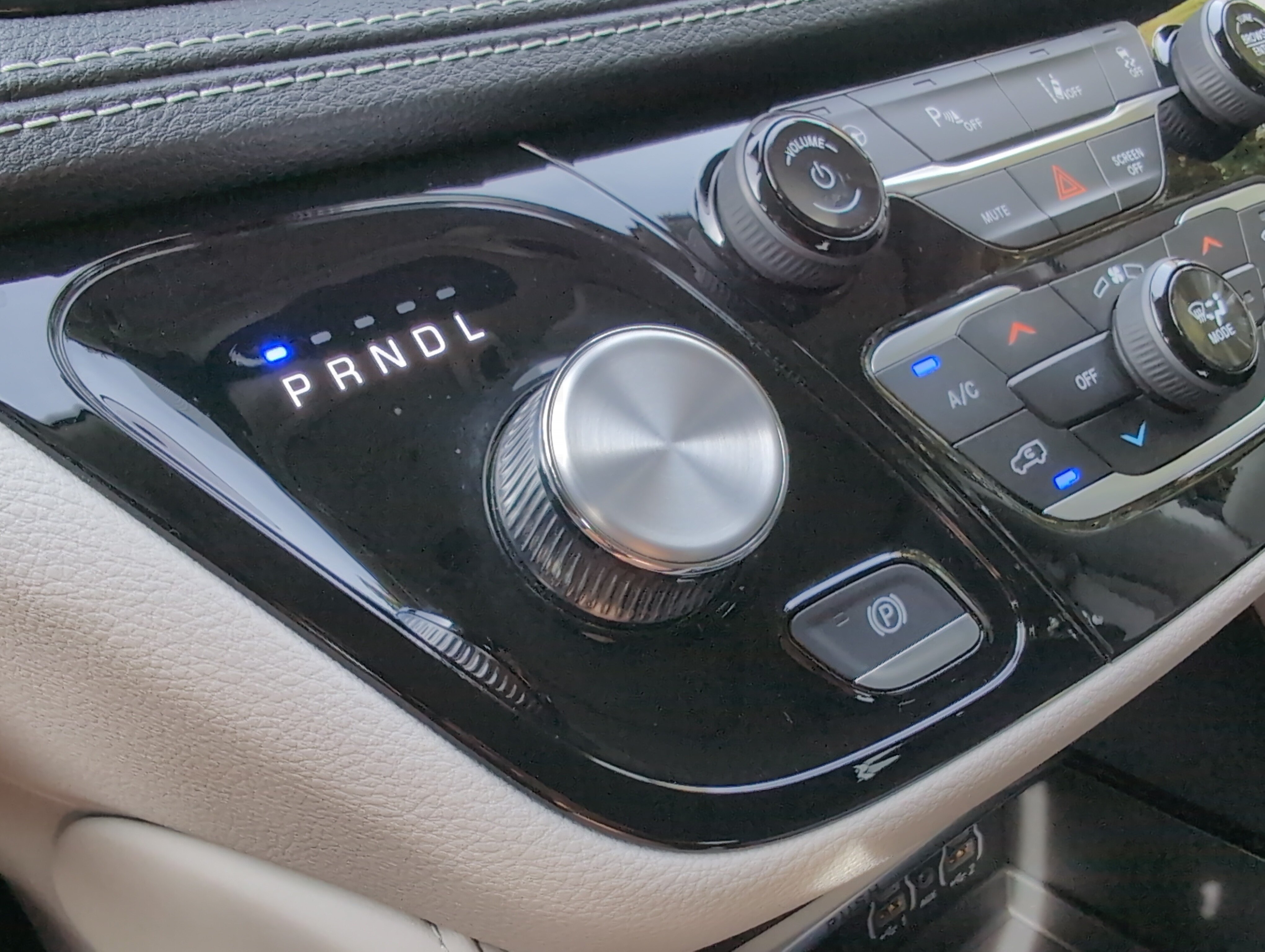 Used 2023 Chrysler Pacifica Limited FWD image 26