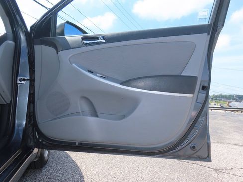 Used 2013 Hyundai Accent GLS w/ Premium Pkg FWD image 42