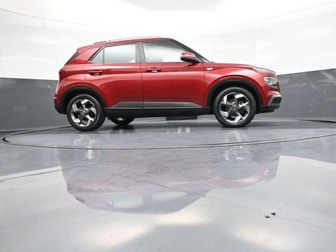 Certified 2024 Hyundai Venue SEL FWD image 29