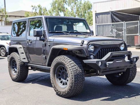 Used 2018 Jeep Wrangler Sport AWD/4WD image 3