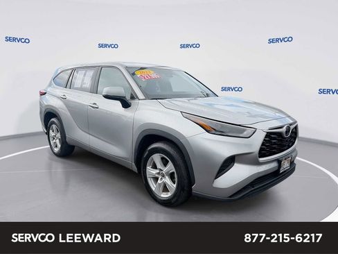 Used 2023 Toyota Highlander L FWD image 1