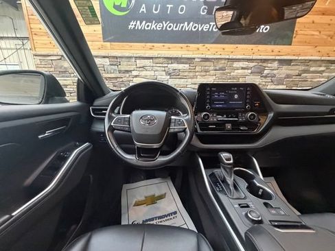Used 2022 Toyota Highlander XSE AWD/4WD image 19