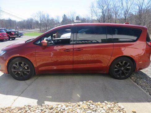Used 2018 Chrysler Pacifica Touring Plus w/ S Appearance Package image 4