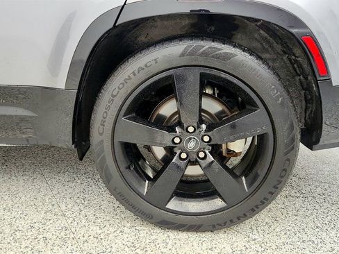 Used 2024 Land Rover Defender 130 X-Dynamic SE image 9