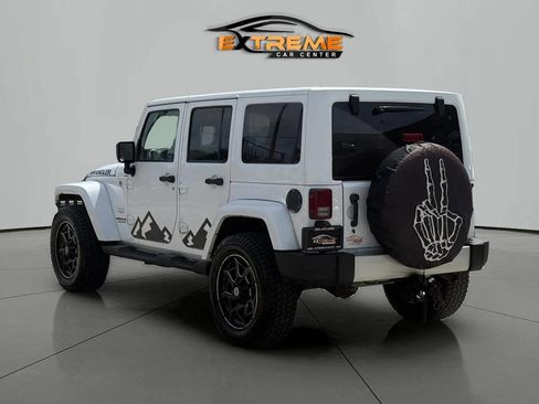 Used 2012 Jeep Wrangler Unlimited Sahara w/ Dual Top Group AWD/4WD image 4