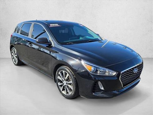 Used 2020 Hyundai Elantra GT image 3