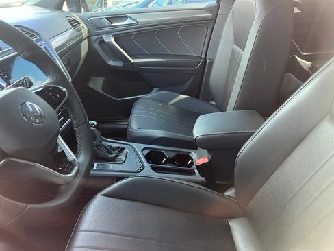 Used 2023 Volkswagen Tiguan SE R-Line FWD image 9