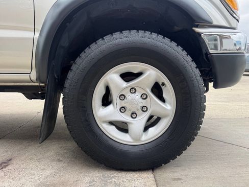 Used 2004 Toyota Tacoma PreRunner RWD image 19