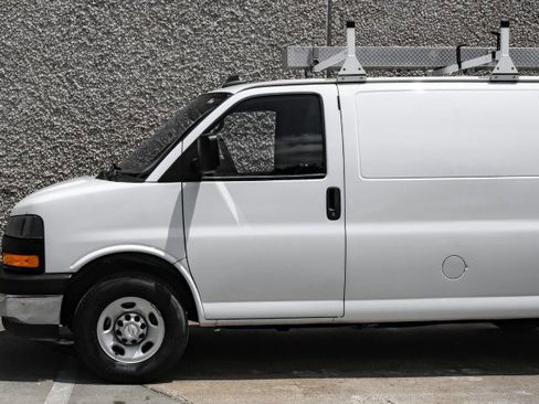 Used 2022 Chevrolet Express 2500 w/ Driver Convenience Package RWD image 16