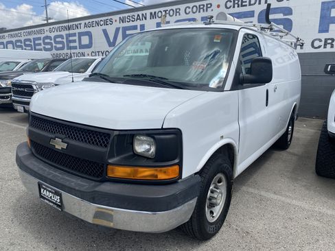 Used 2014 Chevrolet Express 2500 w/ Cold Climate Package RWD image 2