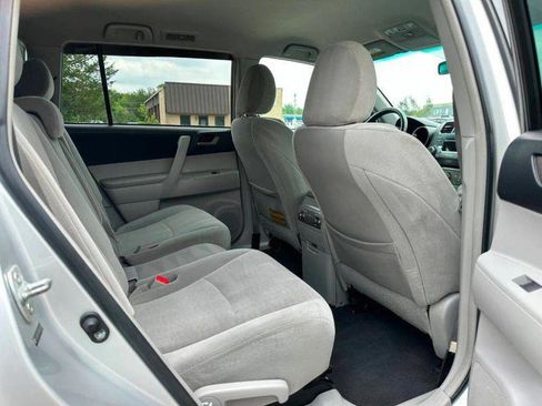Used 2011 Toyota Highlander 2WD w/ Tech Pkg image 11