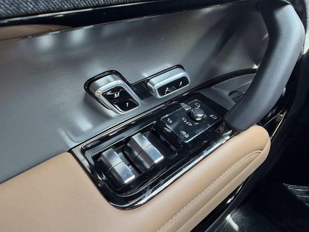 New 2027 Land Rover Range Rover Sport SE AWD/4WD image 15