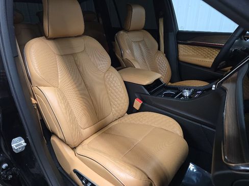 Used 2023 Jeep Grand Cherokee Summit w/ Luxury Tech Group V AWD/4WD image 15