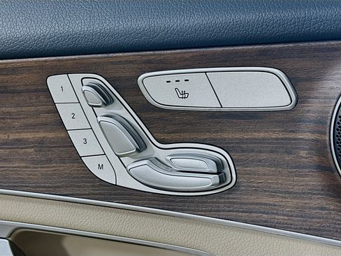 Used 2022 Mercedes-Benz GLC 300 GLC 300 w/ Premium Package Lite image 25